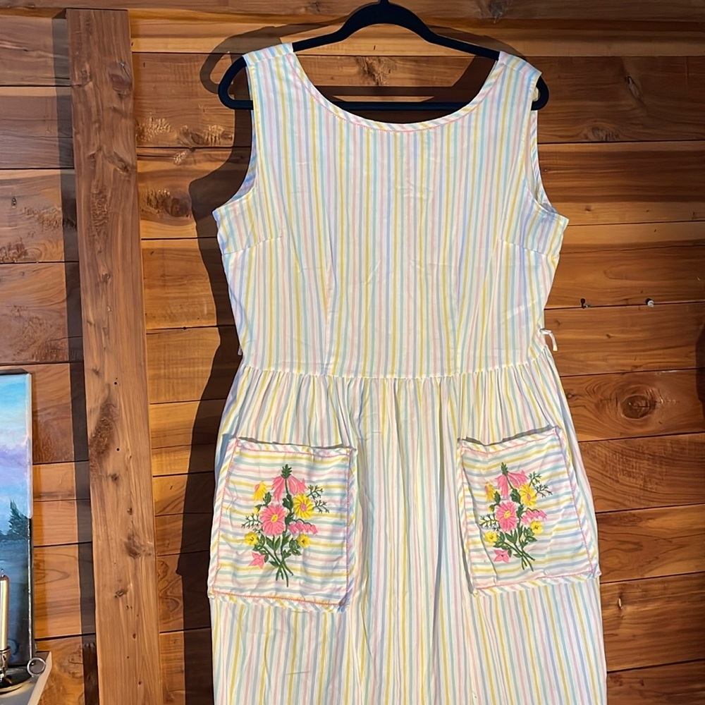 Vintage embroidered dress / floral pastels